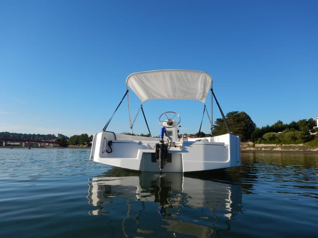 Silennis electric yacht